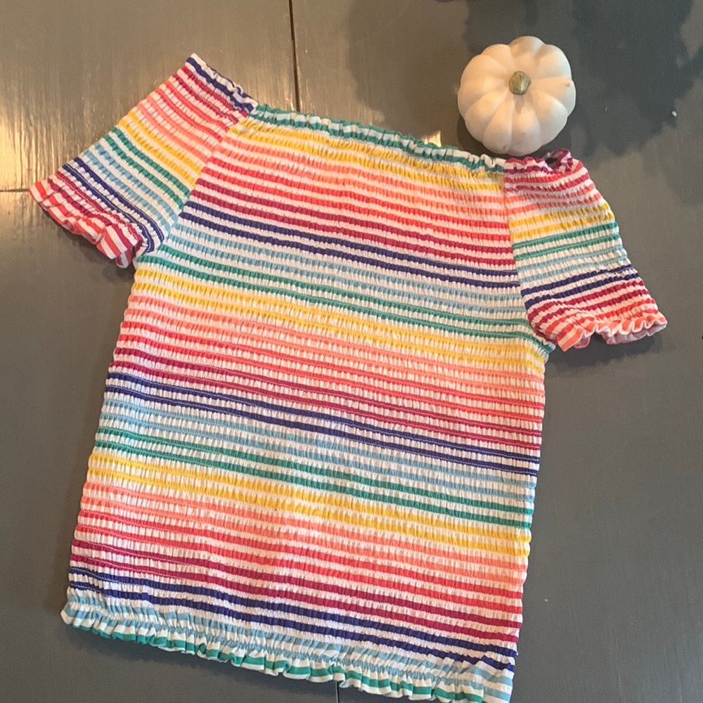 Girls rainbow stretch top.